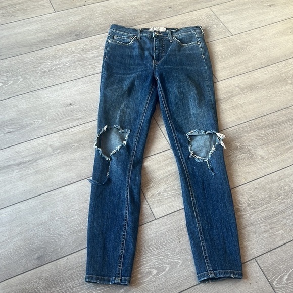 Free people distressed destroyed knee dark denim high waist jeans size 26 - Picture 2 of 8